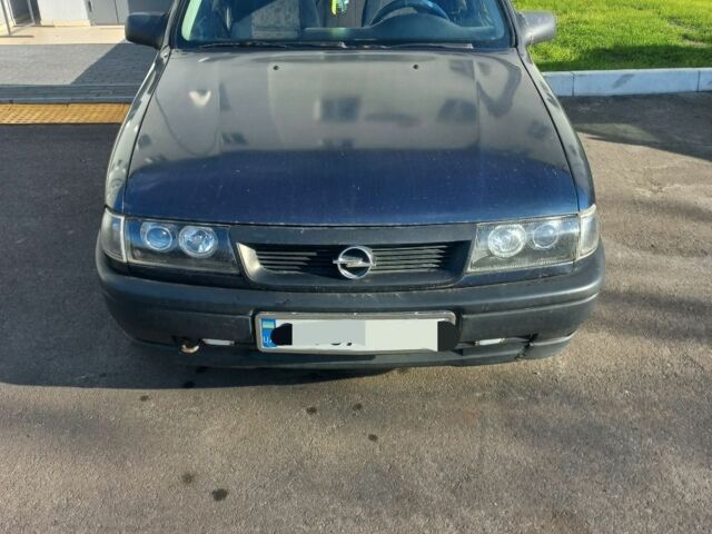 Синий Опель Вектра, объемом двигателя 0 л и пробегом 400 тыс. км за 1200 $, фото 4 на Automoto.ua