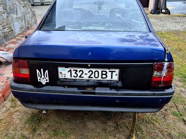 Синий Опель Вектра, объемом двигателя 1.8 л и пробегом 300 тыс. км за 500 $, фото 2 на Automoto.ua