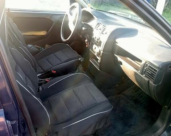 Синій Опель Вектра, об'ємом двигуна 1.6 л та пробігом 400 тис. км за 1100 $, фото 4 на Automoto.ua