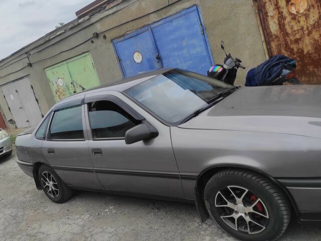 Синій Опель Вектра, об'ємом двигуна 1.6 л та пробігом 270 тис. км за 1700 $, фото 1 на Automoto.ua