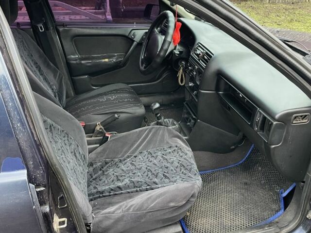 Синій Опель Вектра, об'ємом двигуна 1.8 л та пробігом 300 тис. км за 1200 $, фото 7 на Automoto.ua