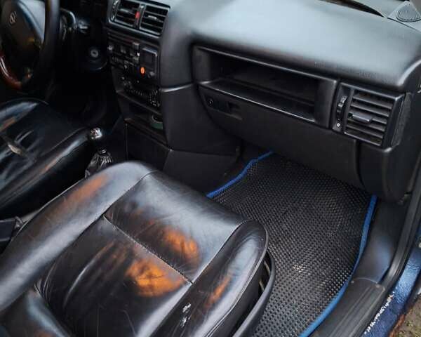 Синий Опель Вектра, объемом двигателя 1.7 л и пробегом 459 тыс. км за 1500 $, фото 5 на Automoto.ua