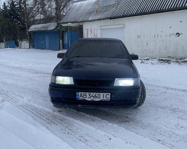 Синий Опель Вектра, объемом двигателя 1.6 л и пробегом 350 тыс. км за 1400 $, фото 7 на Automoto.ua