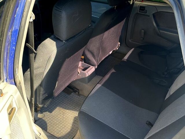 Синий Опель Вектра, объемом двигателя 1.8 л и пробегом 380 тыс. км за 1900 $, фото 5 на Automoto.ua