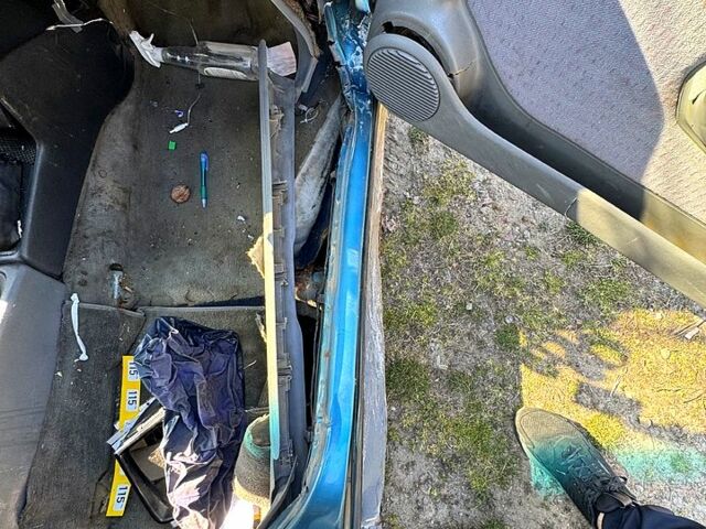 Синій Опель Вектра, об'ємом двигуна 1.8 л та пробігом 377 тис. км за 1100 $, фото 4 на Automoto.ua