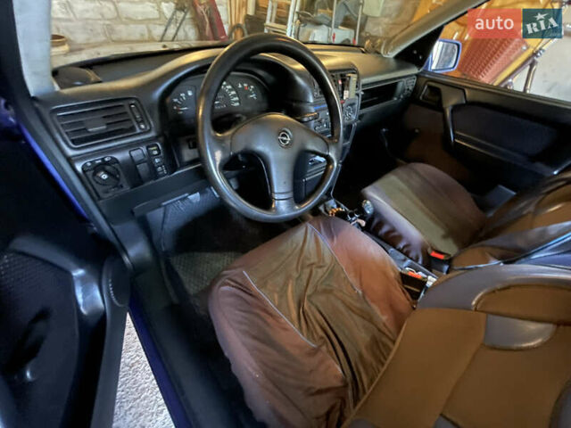 Синій Опель Вектра, об'ємом двигуна 1.8 л та пробігом 217 тис. км за 3000 $, фото 6 на Automoto.ua