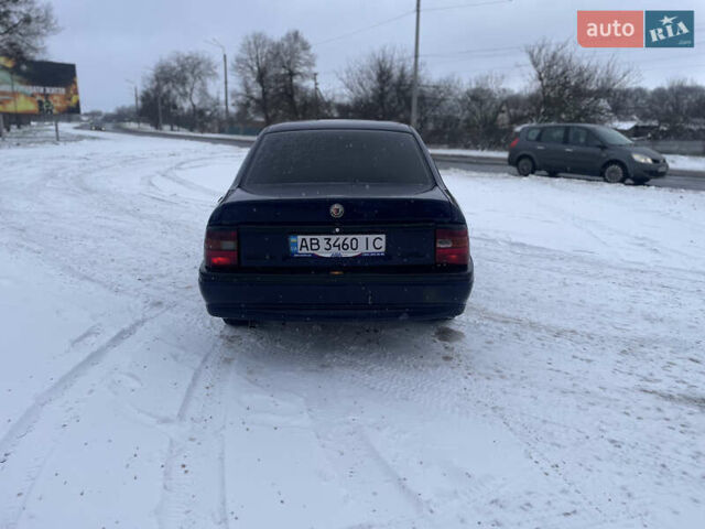 Синий Опель Вектра, объемом двигателя 1.6 л и пробегом 350 тыс. км за 1400 $, фото 3 на Automoto.ua
