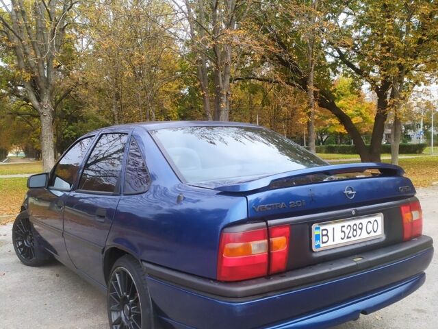 Синій Опель Вектра, об'ємом двигуна 2 л та пробігом 320 тис. км за 2100 $, фото 7 на Automoto.ua