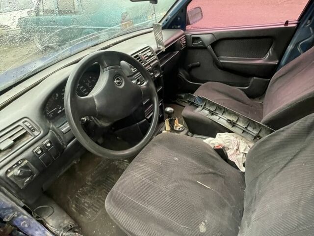 Синий Опель Вектра, объемом двигателя 0 л и пробегом 77 тыс. км за 359 $, фото 3 на Automoto.ua