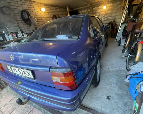 Синій Опель Вектра, об'ємом двигуна 1.8 л та пробігом 217 тис. км за 3000 $, фото 3 на Automoto.ua