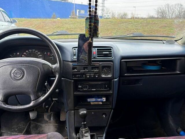 Синій Опель Вектра, об'ємом двигуна 1.8 л та пробігом 400 тис. км за 1900 $, фото 8 на Automoto.ua