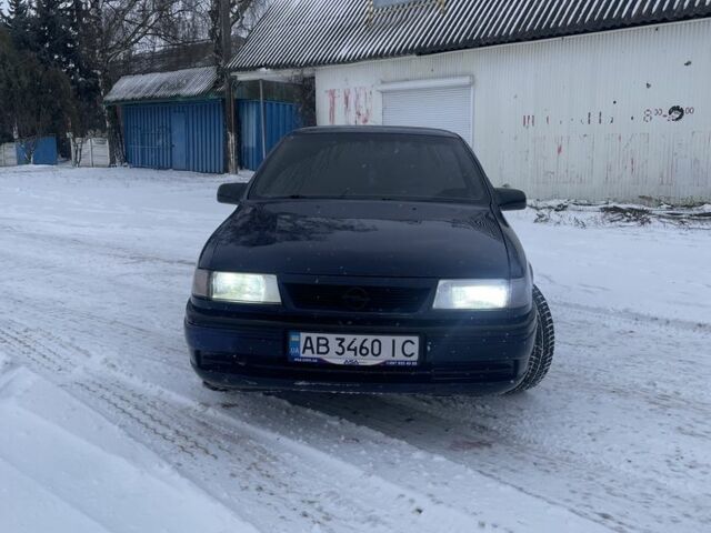 Синий Опель Вектра, объемом двигателя 1.6 л и пробегом 350 тыс. км за 1400 $, фото 7 на Automoto.ua