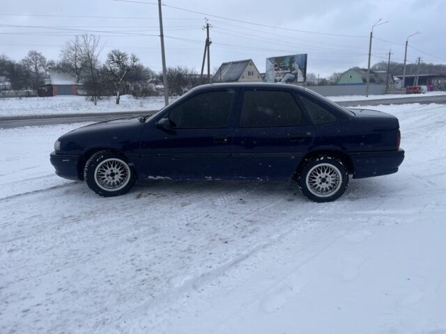 Синий Опель Вектра, объемом двигателя 1.6 л и пробегом 350 тыс. км за 1400 $, фото 5 на Automoto.ua