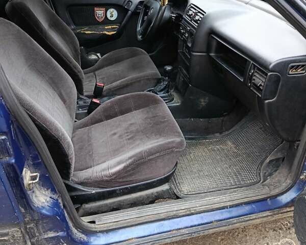 Синій Опель Вектра, об'ємом двигуна 2 л та пробігом 429 тис. км за 700 $, фото 5 на Automoto.ua