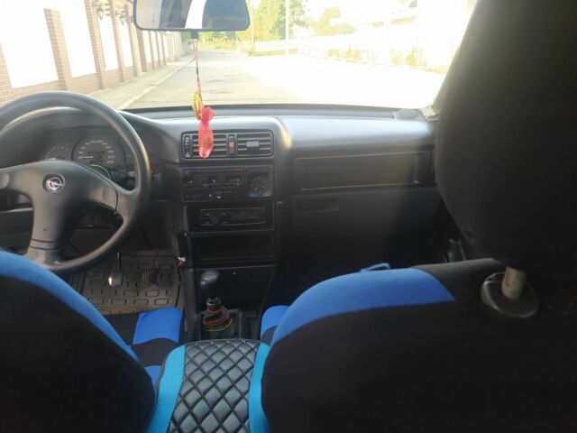 Синий Опель Вектра, объемом двигателя 0 л и пробегом 300 тыс. км за 1800 $, фото 1 на Automoto.ua