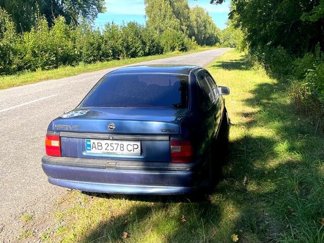 Синий Опель Вектра, объемом двигателя 1.8 л и пробегом 380 тыс. км за 1900 $, фото 3 на Automoto.ua