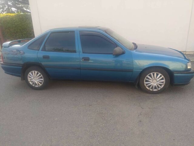 Синий Опель Вектра, объемом двигателя 0 л и пробегом 300 тыс. км за 1800 $, фото 8 на Automoto.ua