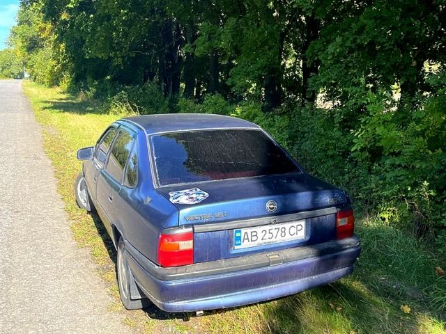 Синий Опель Вектра, объемом двигателя 1.8 л и пробегом 380 тыс. км за 1900 $, фото 2 на Automoto.ua