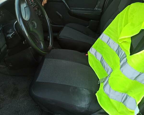 Синий Опель Вектра, объемом двигателя 1.8 л и пробегом 360 тыс. км за 1800 $, фото 4 на Automoto.ua