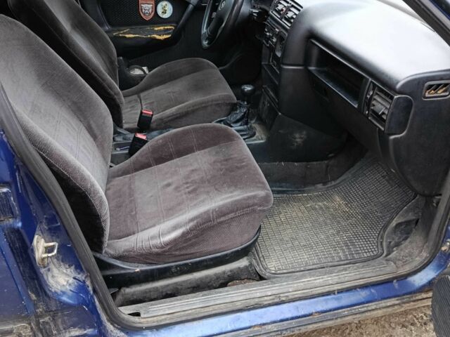 Синий Опель Вектра, объемом двигателя 2 л и пробегом 429 тыс. км за 700 $, фото 6 на Automoto.ua