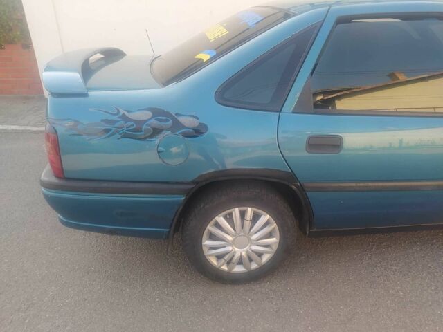 Синий Опель Вектра, объемом двигателя 0 л и пробегом 300 тыс. км за 1800 $, фото 6 на Automoto.ua