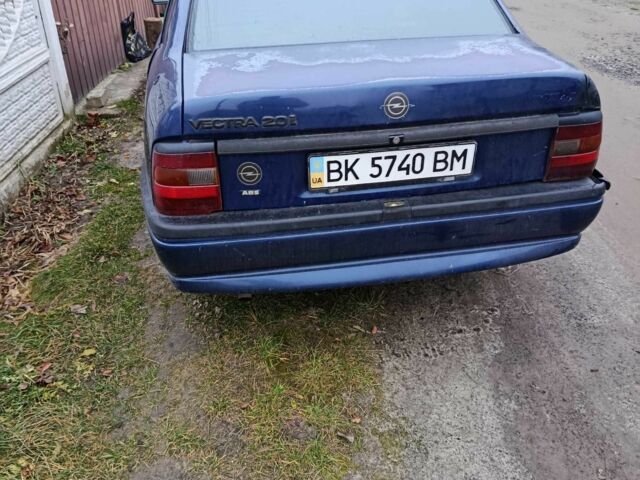 Синий Опель Вектра, объемом двигателя 2 л и пробегом 429 тыс. км за 700 $, фото 5 на Automoto.ua