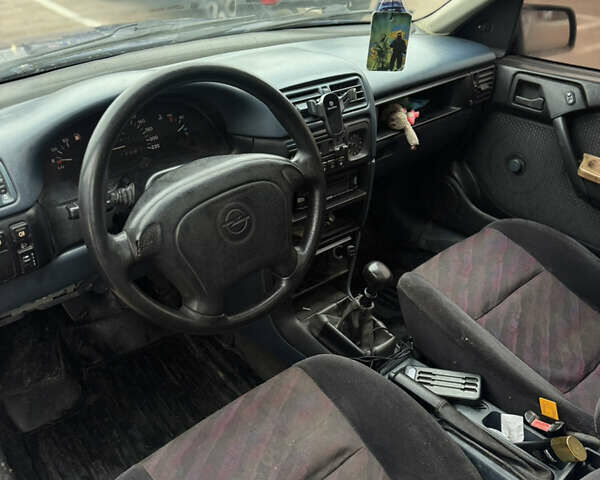 Синій Опель Вектра, об'ємом двигуна 1.8 л та пробігом 235 тис. км за 1900 $, фото 6 на Automoto.ua