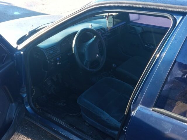 Синий Опель Вектра, объемом двигателя 2 л и пробегом 56 тыс. км за 556 $, фото 3 на Automoto.ua