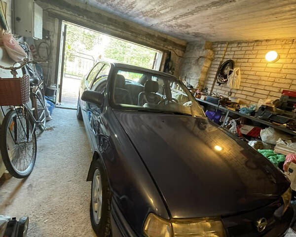 Синій Опель Вектра, об'ємом двигуна 1.8 л та пробігом 217 тис. км за 3000 $, фото 2 на Automoto.ua
