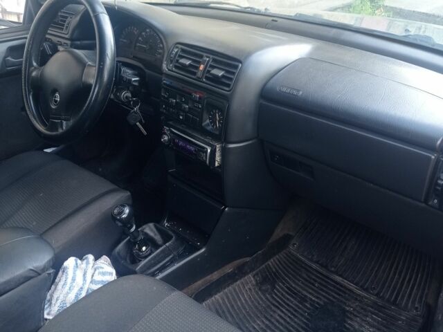 Синій Опель Вектра, об'ємом двигуна 2 л та пробігом 369 тис. км за 1500 $, фото 7 на Automoto.ua