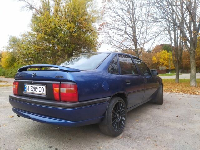 Синій Опель Вектра, об'ємом двигуна 2 л та пробігом 320 тис. км за 2100 $, фото 6 на Automoto.ua