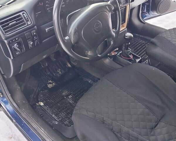 Синий Опель Вектра, объемом двигателя 1.7 л и пробегом 300 тыс. км за 1499 $, фото 8 на Automoto.ua