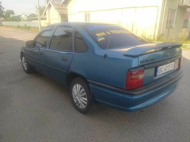 Синий Опель Вектра, объемом двигателя 0 л и пробегом 300 тыс. км за 1800 $, фото 4 на Automoto.ua