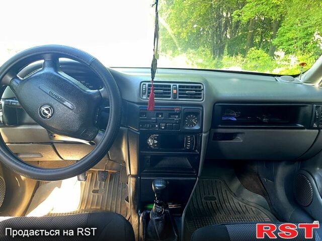 Синий Опель Вектра, объемом двигателя 1.8 л и пробегом 380 тыс. км за 1900 $, фото 4 на Automoto.ua