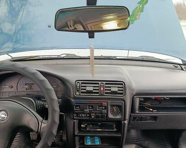 Синий Опель Вектра, объемом двигателя 2 л и пробегом 323 тыс. км за 2550 $, фото 13 на Automoto.ua