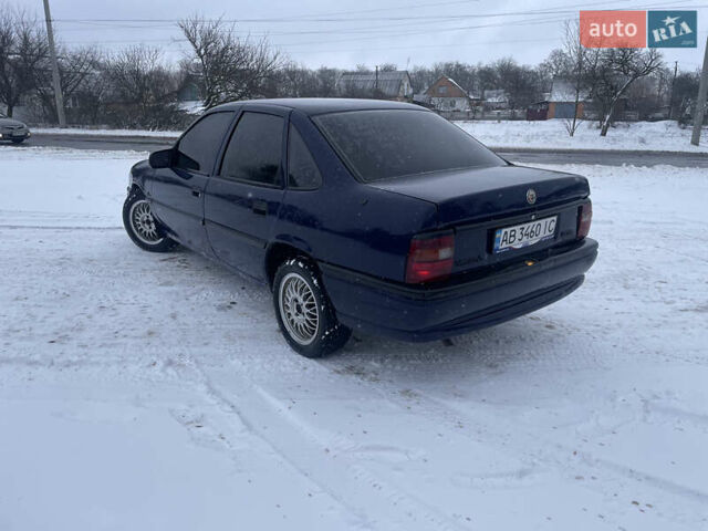 Синий Опель Вектра, объемом двигателя 1.6 л и пробегом 350 тыс. км за 1400 $, фото 4 на Automoto.ua