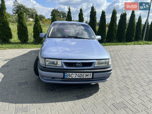 Синий Опель Вектра, объемом двигателя 1.8 л и пробегом 299 тыс. км за 1550 $, фото 2 на Automoto.ua