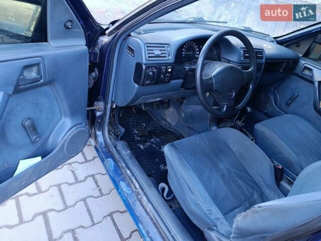 Синий Опель Вектра, объемом двигателя 1.8 л и пробегом 312 тыс. км за 890 $, фото 6 на Automoto.ua