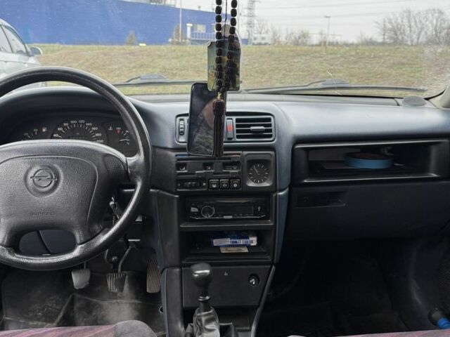 Синий Опель Вектра, объемом двигателя 1.8 л и пробегом 100 тыс. км за 1900 $, фото 7 на Automoto.ua