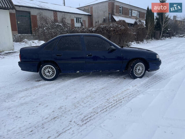 Синий Опель Вектра, объемом двигателя 1.6 л и пробегом 350 тыс. км за 1400 $, фото 1 на Automoto.ua