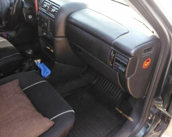 Синий Опель Вектра, объемом двигателя 2 л и пробегом 350 тыс. км за 1600 $, фото 9 на Automoto.ua