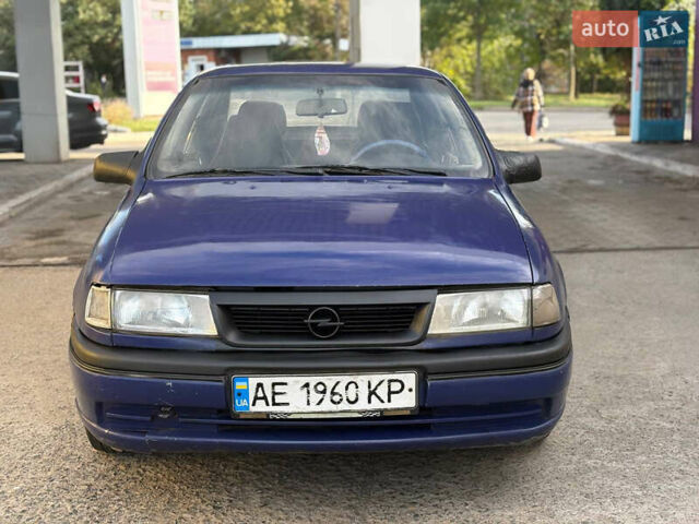 Синий Опель Вектра, объемом двигателя 1.7 л и пробегом 280 тыс. км за 1450 $, фото 1 на Automoto.ua
