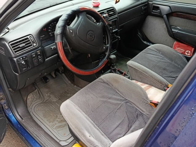 Синий Опель Вектра, объемом двигателя 2 л и пробегом 450 тыс. км за 1700 $, фото 2 на Automoto.ua