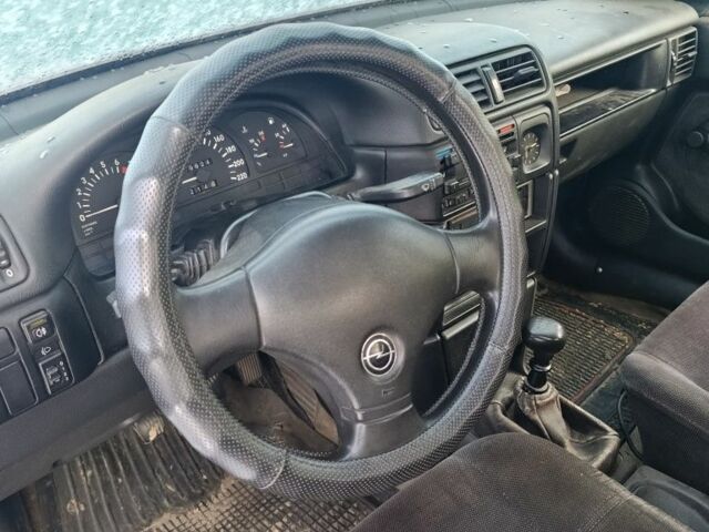 Синий Опель Вектра, объемом двигателя 2 л и пробегом 400 тыс. км за 800 $, фото 3 на Automoto.ua