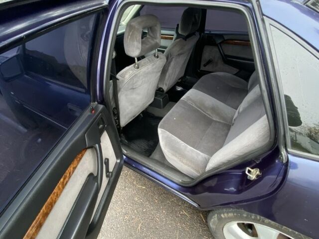 Синий Опель Вектра, объемом двигателя 2 л и пробегом 407 тыс. км за 1650 $, фото 3 на Automoto.ua