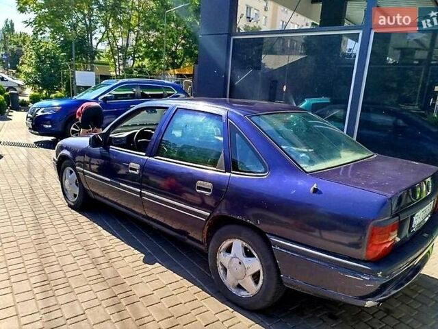 Синий Опель Вектра, объемом двигателя 2 л и пробегом 500 тыс. км за 1800 $, фото 3 на Automoto.ua