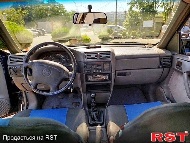 Синий Опель Вектра, объемом двигателя 2 л и пробегом 500 тыс. км за 1800 $, фото 11 на Automoto.ua