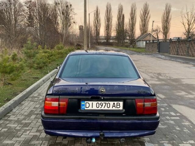 Синий Опель Вектра, объемом двигателя 1.6 л и пробегом 328 тыс. км за 1600 $, фото 4 на Automoto.ua