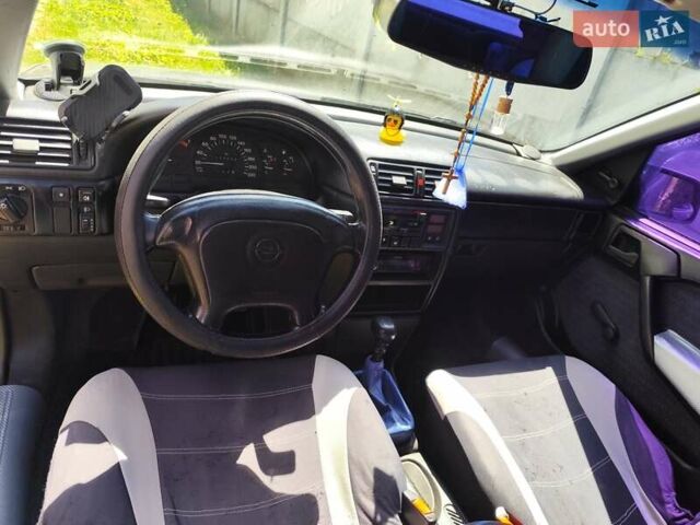 Синий Опель Вектра, объемом двигателя 1.6 л и пробегом 377 тыс. км за 1400 $, фото 4 на Automoto.ua