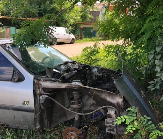 Синій Опель Вектра, об'ємом двигуна 1.8 л та пробігом 400 тис. км за 840 $, фото 7 на Automoto.ua